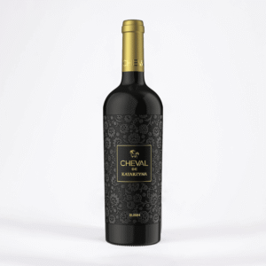 butelka wina Cheval Rubin na białym tle