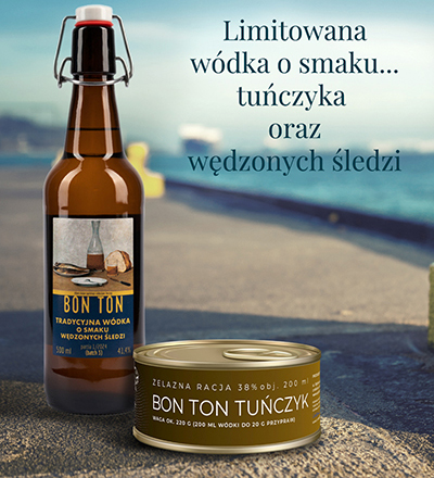 banner przedstawiający wódkę o smaku tuńczyka i wędzonych śledzi na tle keji i morza